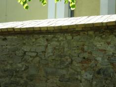Oprava ohradní zdi kostela sv. Jiří - březen až květen 2013